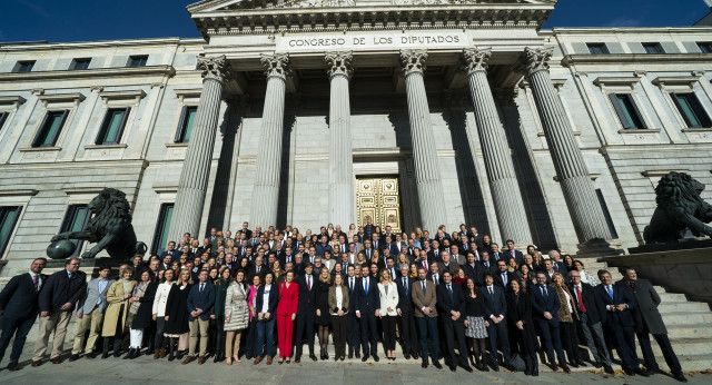 Foto de familia de los diputados y senadores electos del Partido Popular