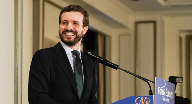 Pablo Casado, presenta al alcalde de Madrid, José Luis Martínez-Almeida, en el desayuno Informativo Nueva Economía Fórum