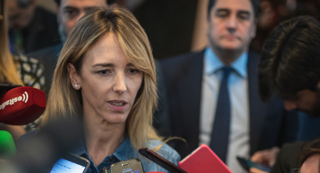 Cayetana Álvarez de Toledo atiende a los medios de comunicación