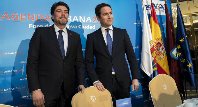 Teodoro García Egea y Luis Barcala, en el desayuno &quot;Foro Nueva Ciudad&quot;