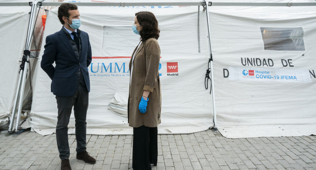 Pablo Casado e Isabel Díaz Ayuso, en el Hospital de IFEMA