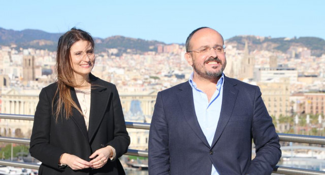 Alejandro Fernández da la bienvenida a Lorena Roldán 