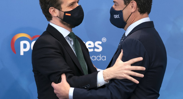 Pablo Casado y Juanma Moreno en un acto del PP en Granada