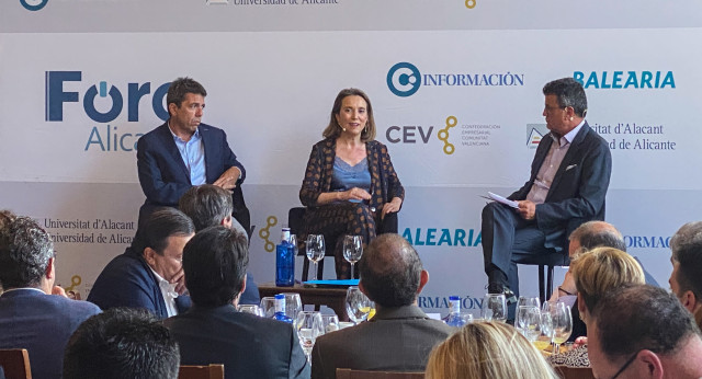 Cuca Gamarra participa en el Foro del Club Información en Alicante