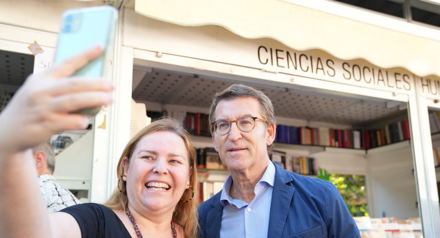 Alberto Núñez Feijóo visita la Feria del Libro de Madrid