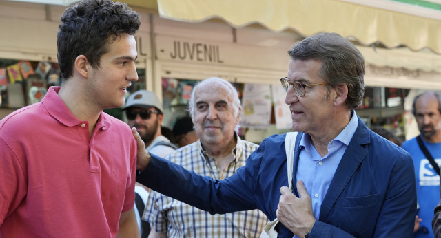 Alberto Núñez Feijóo visita la Feria del Libro de Madrid