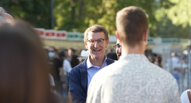 Alberto Núñez Feijóo visita la Feria del Libro de Madrid