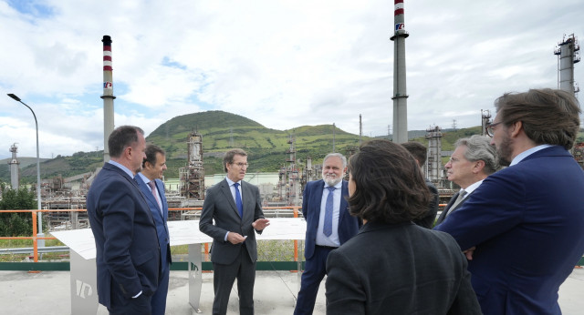  Alberto Núñez Feijóo visita la refinería de PETRONOR en Muskiz, Bilbao.