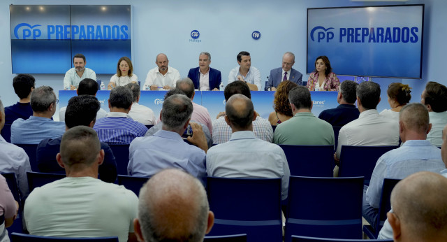 Reunión del Coordinador General PP, Elías Bendodo, alcaldes y portavoces municipales 