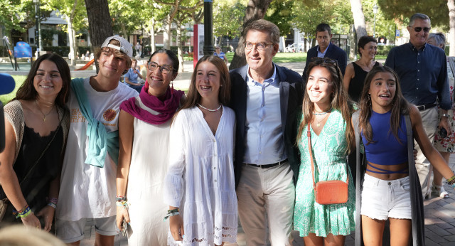 El presidente del PP, Alberto Núñez Feijóo, participa en un acto del PP en Zaragoza.