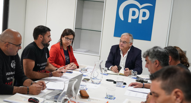 El vicesecretario de Institucional del PP, Esteban González Pons, se reúne con funcionarios de prisiones