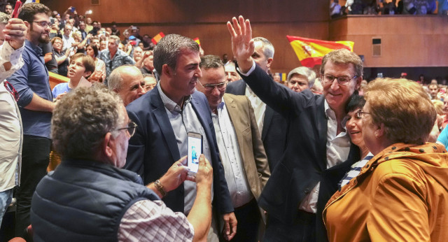 Alberto Núñez Feijóo y Manuel Domínguez en la Convención del PP de Canarias