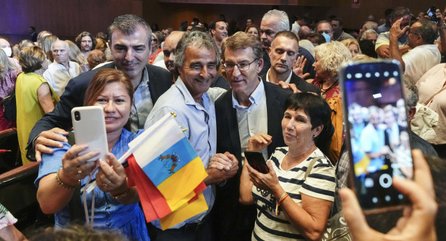 Alberto Núñez Feijóo y Manuel Domínguez en la Convención del PP de Canarias