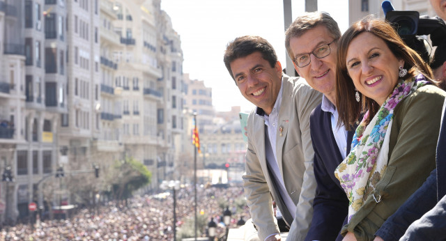 Alberto Núñez Feijóo en las Fallas junto a Carlos Mazón y Mª José Catalá