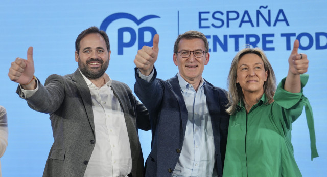 Alberto Núñez Feijóo, Paco Núñez y Ana Guarinos en el acto de presentación del programa marco para las elecciones del 28M