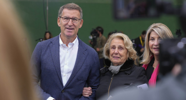 Alberto Núñez Feijóo ejerciendo su derecho al voto en Madrid 