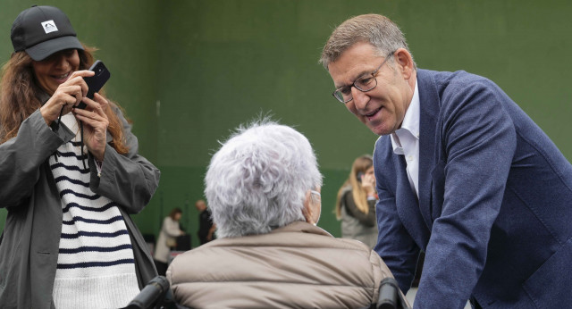 Alberto Núñez Feijóo ejerciendo su derecho al voto en Madrid 