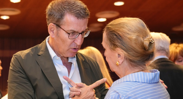 Alberto Núñez Feijóo con Amelia Valcárcel en un seminario organizado por Reformismo21