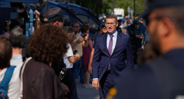 Alberto Núñez Feijóo en la toma de posesión de Isabel Díaz Ayuso.