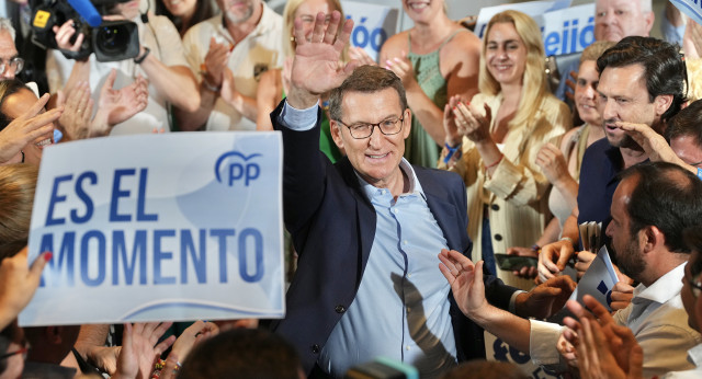 Feijóo en la sede del PP después del debate.