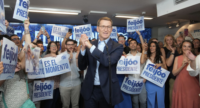 Feijóo en la sede del PP después del debate.