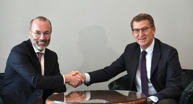 Alberto Núñez Feijóo y Manfred Weber en la conferencia Camino de la recuperación