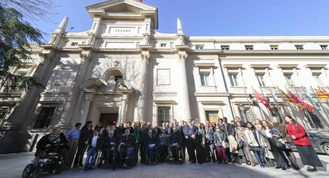 Alberto Núñez Feijóo con el CERMI tras la modificación del artículo 49 de la CE