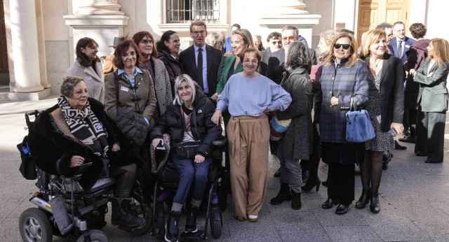Alberto Núñez Feijóo con el CERMI tras la modificación del artículo 49 de la CE