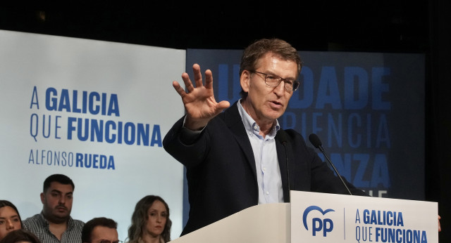 Alberto Núñez Feijóo en el mitin del PP en Ortigueira