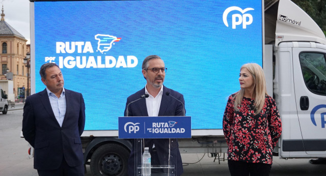 El vicesecretario de Economía del PP, Juan Bravo, participa en un acto de la Ruta por la Igualdad