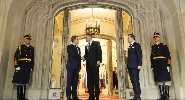 Alberto Núñez Feijóo con el presidente de Rumanía Klaus Lohannis