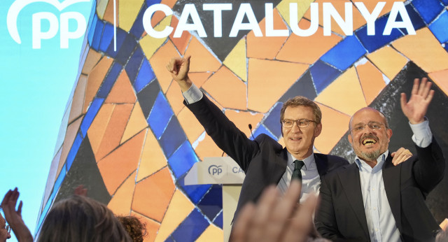 Feijóo en la presentación de candidatos del PP al Parlamento de Cataluña.