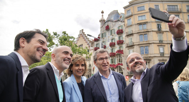 Alberto Núñez Feijóo visita Barcelona por Sant Jordi