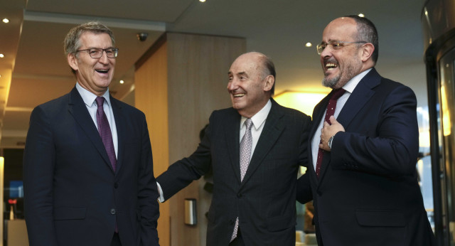 Alberto Núñez Feijóo y Alejandro Fernández en el desayuno informativo organizado por Barcelona Tribuna