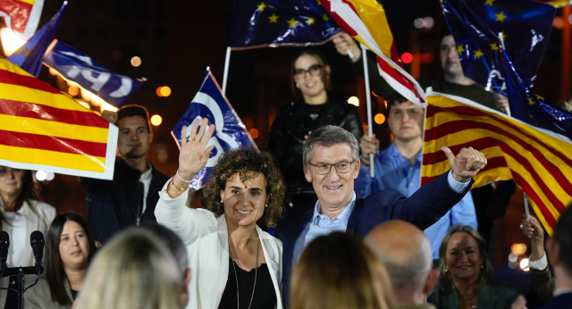Feijóo y Dolors Montserrat en el acto de inicio de la campaña de las elecciones europeas