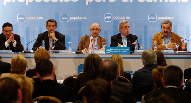 Mesa "Reformas estructurales en Economía y Empleo", presidida por el coordinador y portavoz de Economía del PP, Cristóbal Montoro, y coordinada por el secretario general del Grupo Popular en el Sen