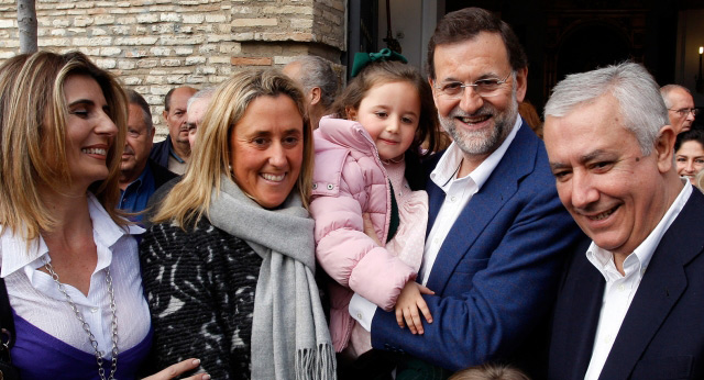 Mariano Rajoy y Javier Arenas con los asistentes al acto