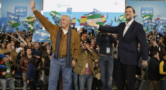 Mariano Rajoy da la bienvenida a Javier Arenas