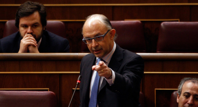 Cristobal Montoro durante su intervención en la sesión de control