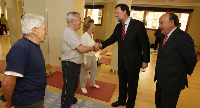 Mariano Rajoy visita un centro de mayores en Las Rozas 