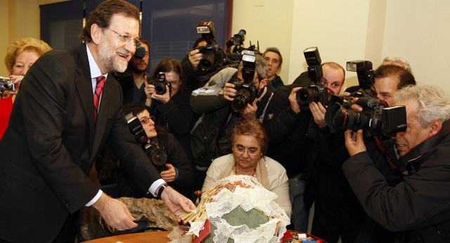 Mariano Rajoy visita un centro de mayores en Las Rozas 