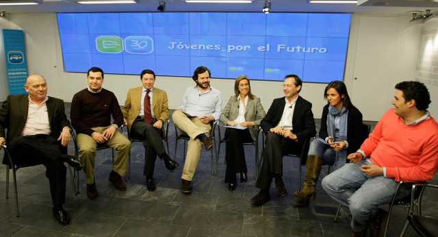 Foto de familia de la presentación de los actos de la convención 30 Aniversario NNGG