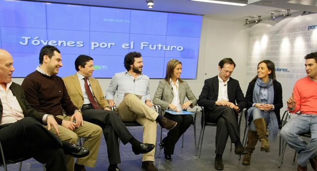 Foto de familia de la presentación de los actos de la convención 30 Aniversario NNGG