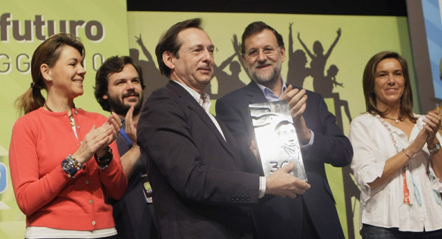 Premio al expresidente de NNGG, Gonzalo Robles