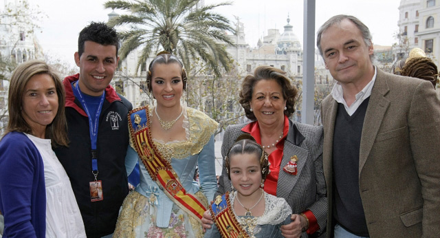 Ana Mato, Rita Barberá y Esteban González Pons acuden a la Mascletá