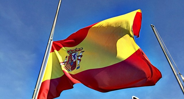 Bandera de España a media asta