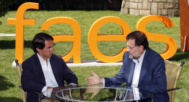 Mariano Rajoy con José María znar en la clausura del Campus FAES 2010