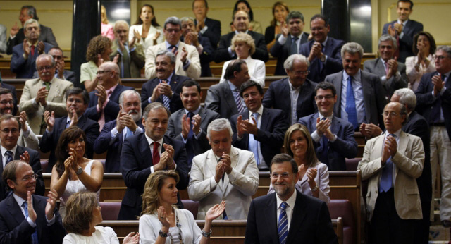 El Grupo Popular ovaciona a Mariano Rajoy