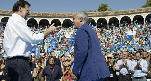 Mariano Rajoy y Javier Arenas en el acto "Con el cambio más empleo" en Antequera