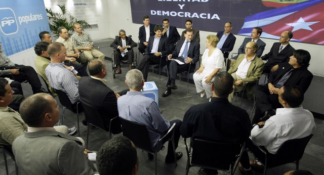 Mariano Rajoy se reúne con exiliados cubanos en España